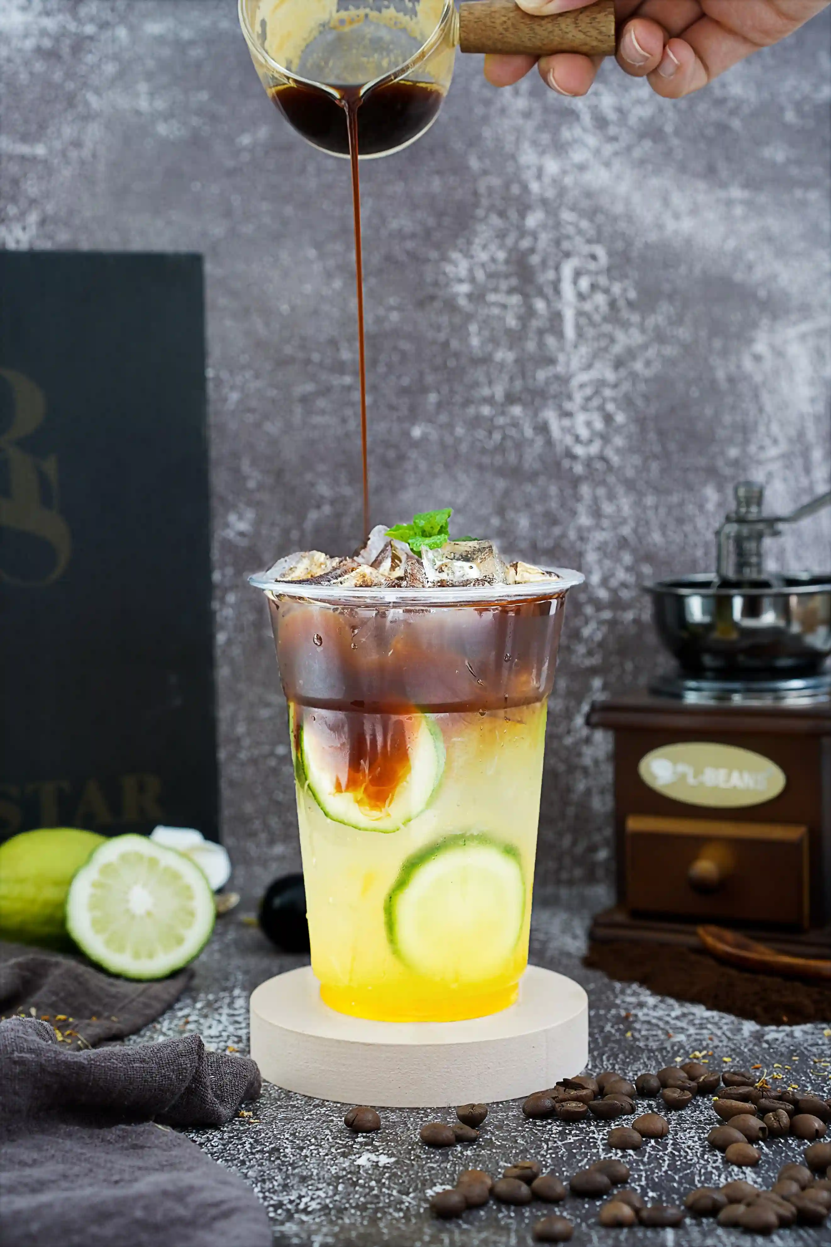 掌握咖啡拉花技术的关键/昆明咖啡师证书如何考取/昆明咖啡培训