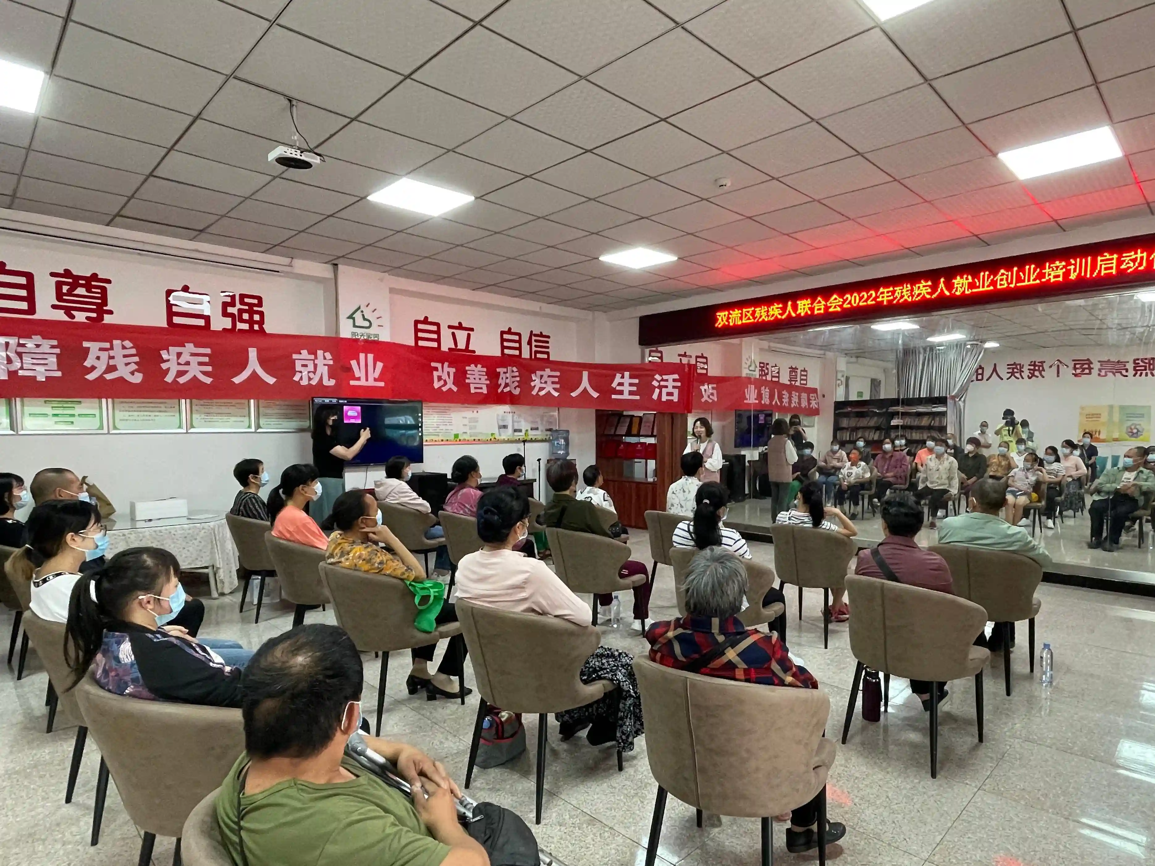 电子商务、面包糕点、手工艺......残疾人就业创业培训内容好丰富