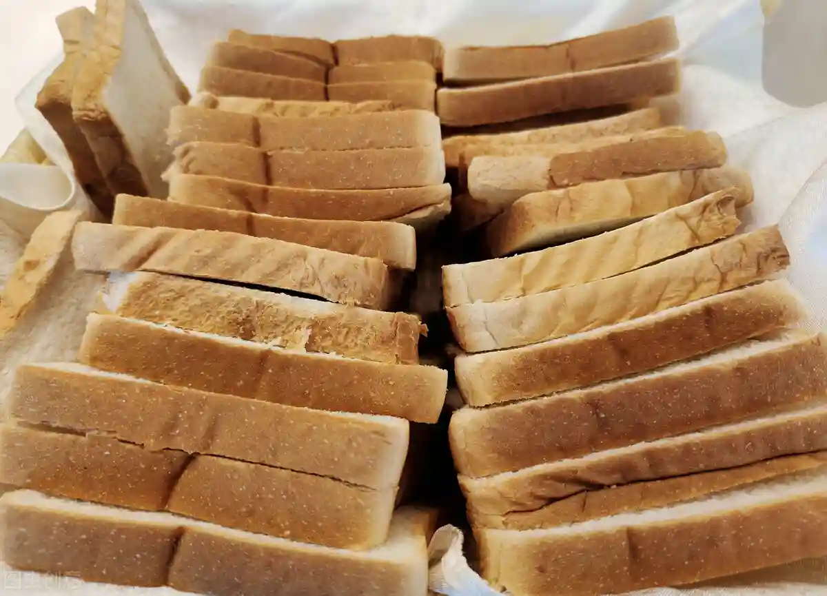 桃李面包去年卖35万吨面包糕点，盈利8.8亿，毛利率降至3成