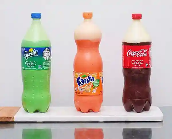 澳糕点师烘焙“饮料瓶”蛋糕风靡网络