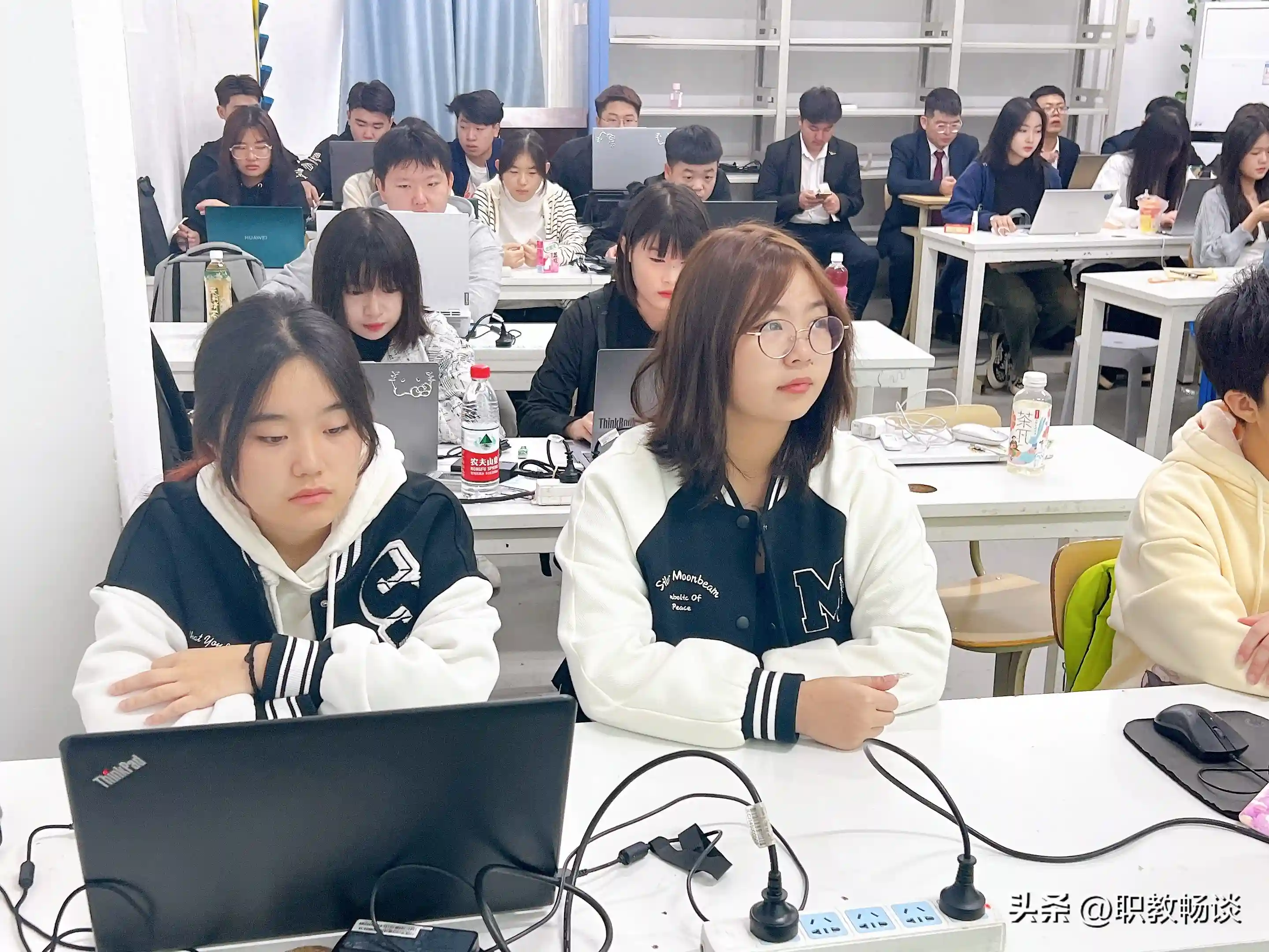 女孩学历低学什么技术好？ 在当今社会