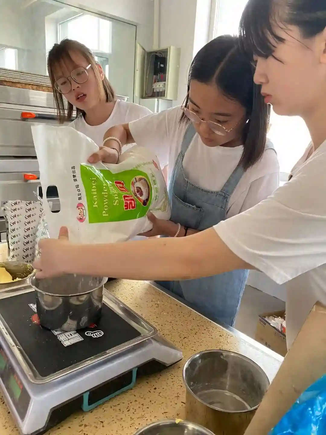 体验课堂 | 北方职教西点烘焙体验课其乐无穷