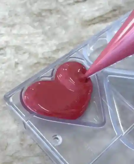 31岁法国鬼才爆火！夫妻店羡煞网友：甜品好美，啊不是，老婆好美