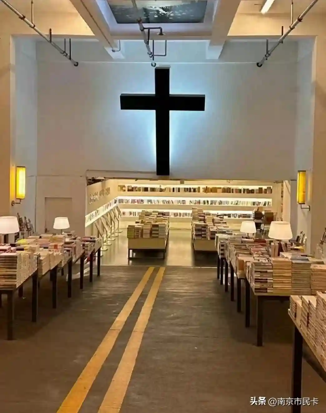 先锋书店+鱼缸咖啡，游南京，主打一个松弛感！