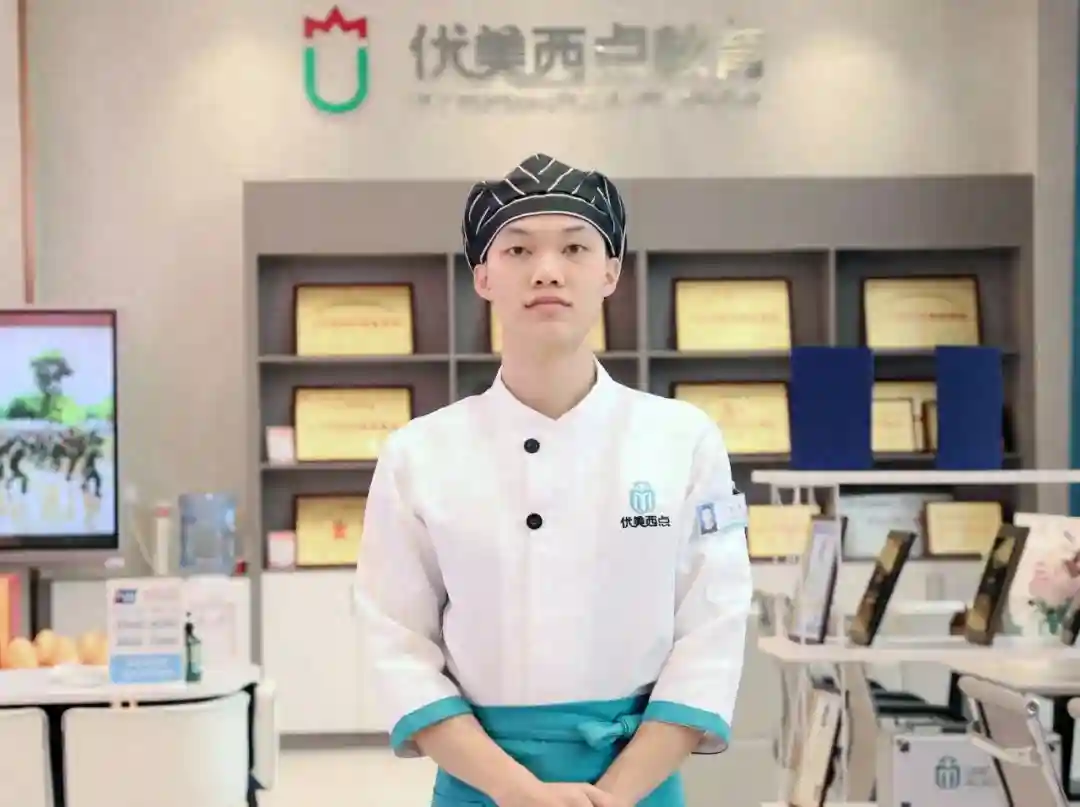 新生故事：退伍不褪色，学技赢未来！退伍兵哥跨学西点 绽放烘焙梦