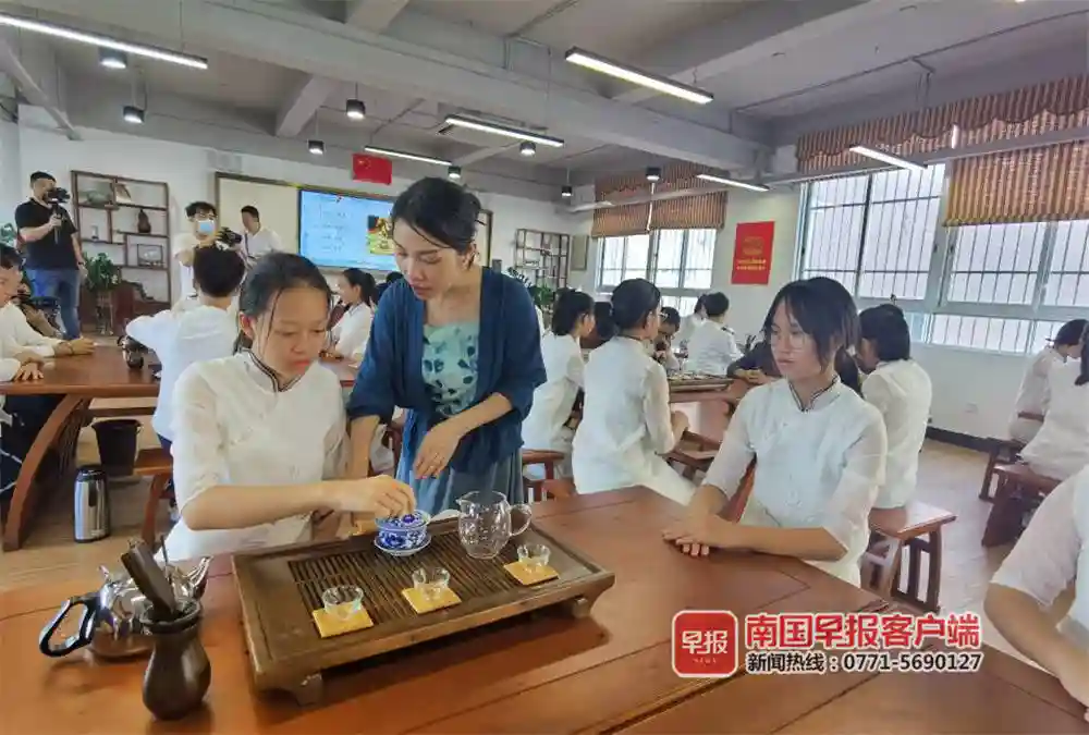 南宁停开270家校外培训机构！有学校用游戏取代考试，兴趣课程列入必修