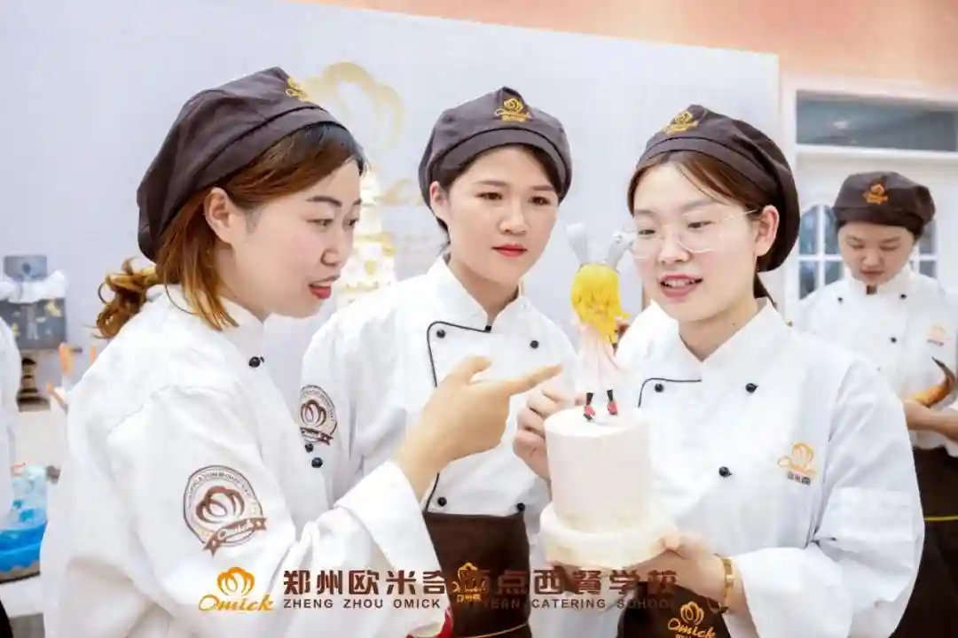 阶段考核促进步 | 郑州蛋糕烘焙学校实拍