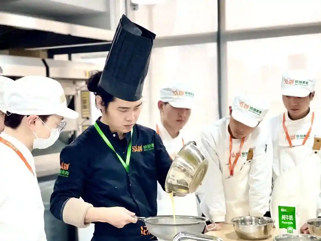 揭秘！带你看看这所烘焙学校课堂的“真面目”！