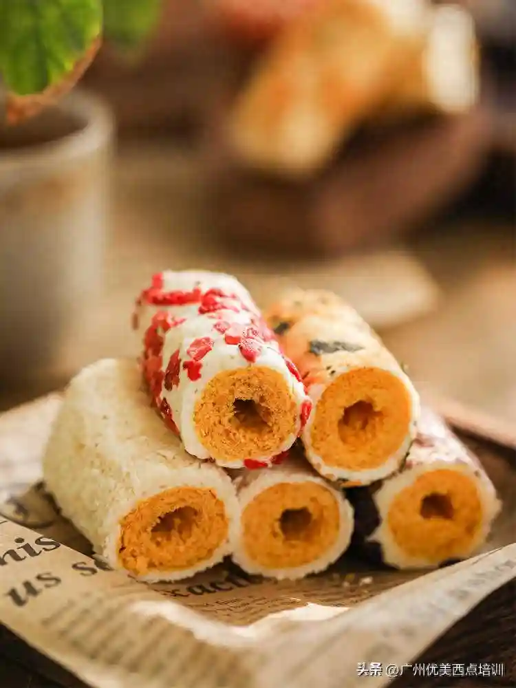 挑战不用烤箱，新手也能做的小零食，私房爆单的「牛轧奶酥卷」！