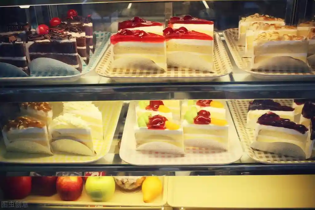 美女白领开咖啡店，推出“限量甜品”，年赚120万，方法很简单