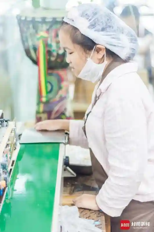 ​90后成都妹儿开了间特殊咖啡馆 服务员全是心智障碍者