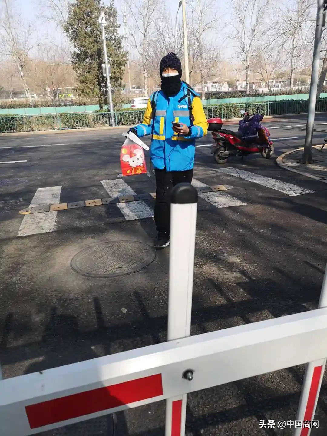 情人节隔离不隔爱 蛋糕店咖啡馆为消费者守护“浪漫”