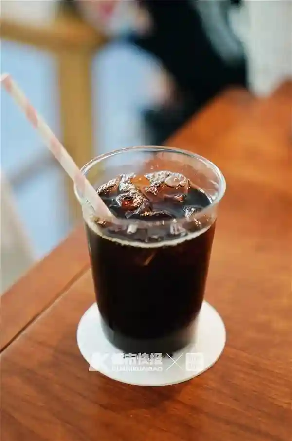 限时供应半小时的蛋糕，客人进门就问“还有吗”！杭州这些咖啡馆“副业”多厉害？