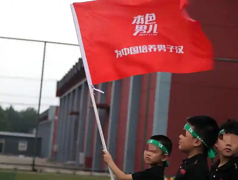 消灭“娘娘腔”试验争议｜引入军事训练课程 被指压抑天性