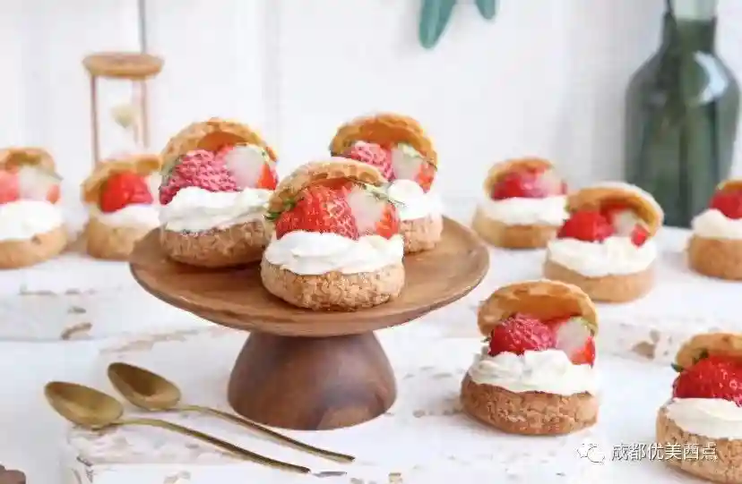 一口爆浆酥皮泡芙的教程（含泡芙塌陷回缩原因与解决方法）